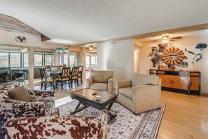 House (4 Bedrooms) | Interior - Hot Tub & Views! 'squatchs Place' in Blairsville (Blairsville)