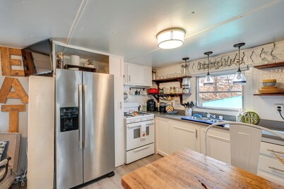 Lake Malone Cabin Getaway! Dock, Fire Pit, Grill