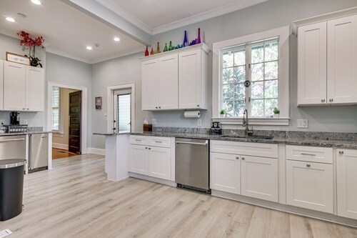 Walk to Coker University & Dtwn! Home w/ Game Room