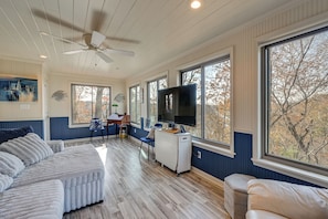 House (1 Bedroom) | Interior - A Hidden Gem! Couples Escape w/ Dale Hollow Views (Byrdstown)