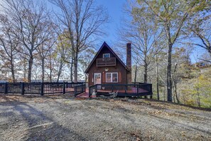 House (1 Bedroom) | Front of property - A Hidden Gem! Couples Escape w/ Dale Hollow Views (Byrdstown)