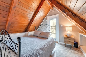 House (1 Bedroom) | Interior - A Hidden Gem! Couples Escape w/ Dale Hollow Views (Byrdstown)