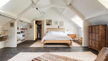 Iron/ironing board, free WiFi