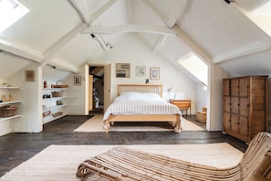 Iron/ironing board, free WiFi - Stunning 8-Bedroom Home in Painswick (Painswick)