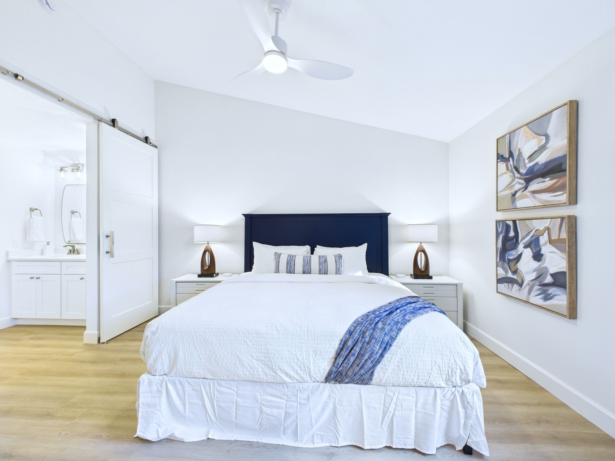 3 slaapkamers, een strijkplank/strijkijzer, reisbedje, gratis wifi