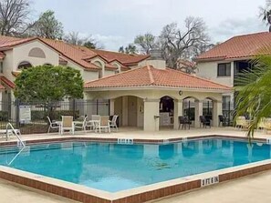Beheizter Pool