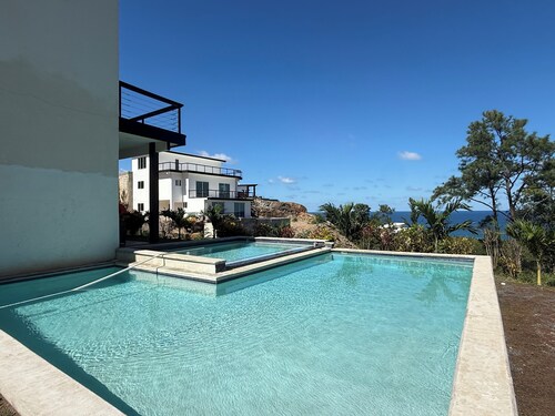 Ocean Crest Luxury Villa - 6BR w/Infinity Pool
