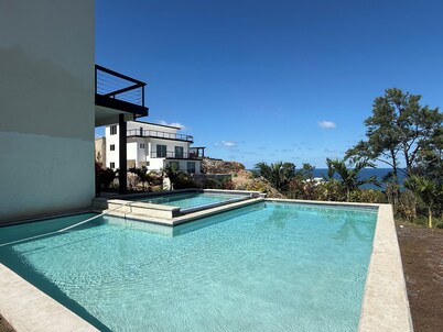 Ocean Crest Luxury Villa - 6BR w/Infinity Pool