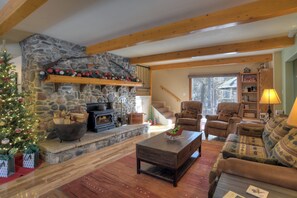 Smart TV, fireplace - Riverside lodge w/ privacy & trail access (Bayfield)
