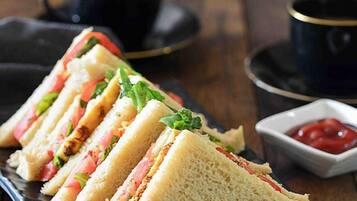 Tägliches inbegriffenes kontinentales Frühstück