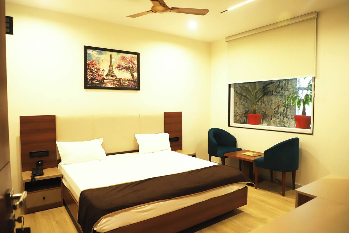 مكتب ومساحة عمل للكمبيوتر المحمول وواي فاي مجانًا