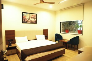 مكتب ومساحة عمل للكمبيوتر المحمول وواي فاي مجانًا