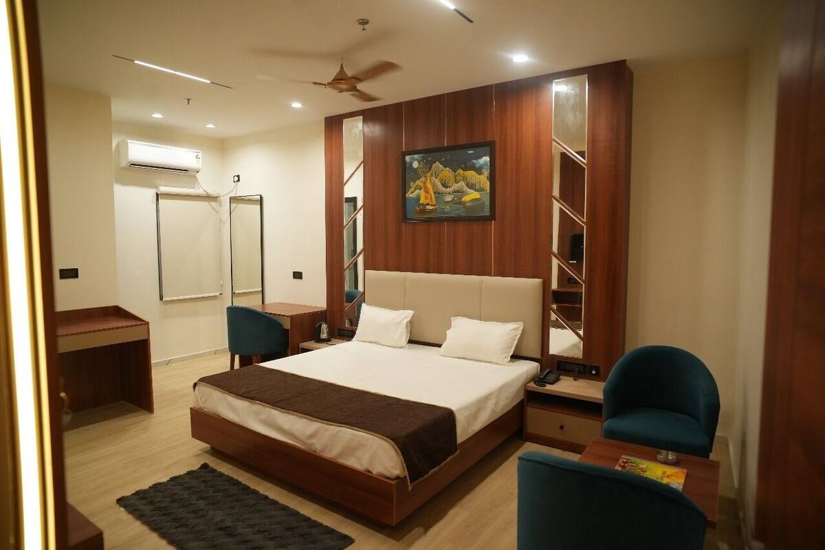 مكتب ومساحة عمل للكمبيوتر المحمول وواي فاي مجانًا