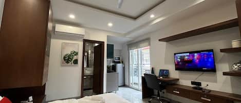 Basic Single Room, Balcony, City View | Free WiFi