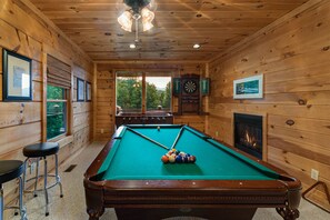 Games room - A Bit of Heaven in the smoky mountains (Bryson City)
