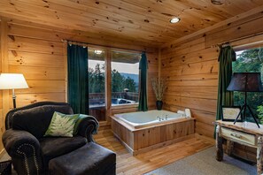 Interior - A Bit of Heaven in the smoky mountains (Bryson City)