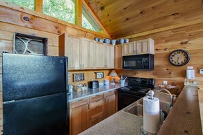 Coffee/tea maker, microwave, dishwasher - A Bit of Heaven in the smoky mountains (Bryson City)