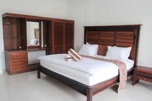 Deluxe Double Room, Balcony, Courtyard View | Desk, laptop workspace, free WiFi - Ayuna Cottages (Ubud)