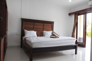 Desk, laptop workspace, free WiFi