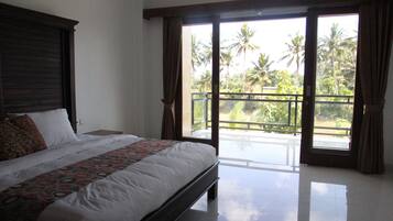 Bureau, espace de travail pour ordinateur portable, Wi-Fi gratuit