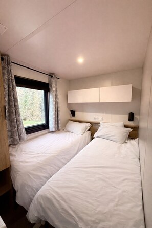 3 bedrooms, iron/ironing board, WiFi - Relaxing break in Saint-Tropez: spacious 3-bedroom mobile home + large terrace (La Garde-Freinet)
