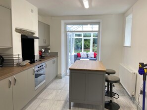 Dishwasher, cookware/dishes/utensils - Hafod Y Graig (Talsarnau)