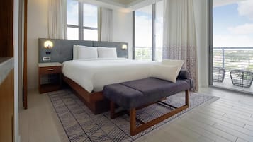 Suite Studio Signature, 1 très grand lit, non-fumeurs, balcon | Coffres-forts dans les chambres, décoration personnalisée