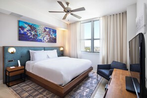 Signature Suite, 1 Bedroom, Non Smoking, Balcony | Individually decorated, individually furnished, laptop workspace