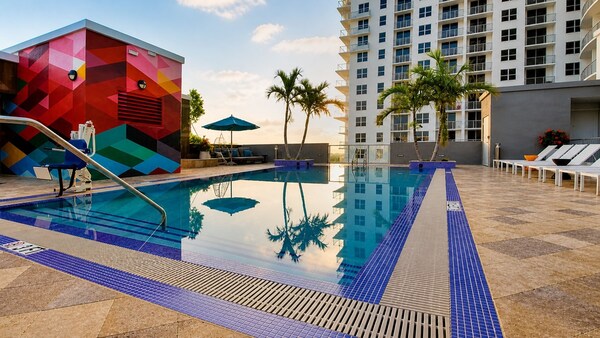 Circ Hotel By Hosteeva - Hollywood, FL