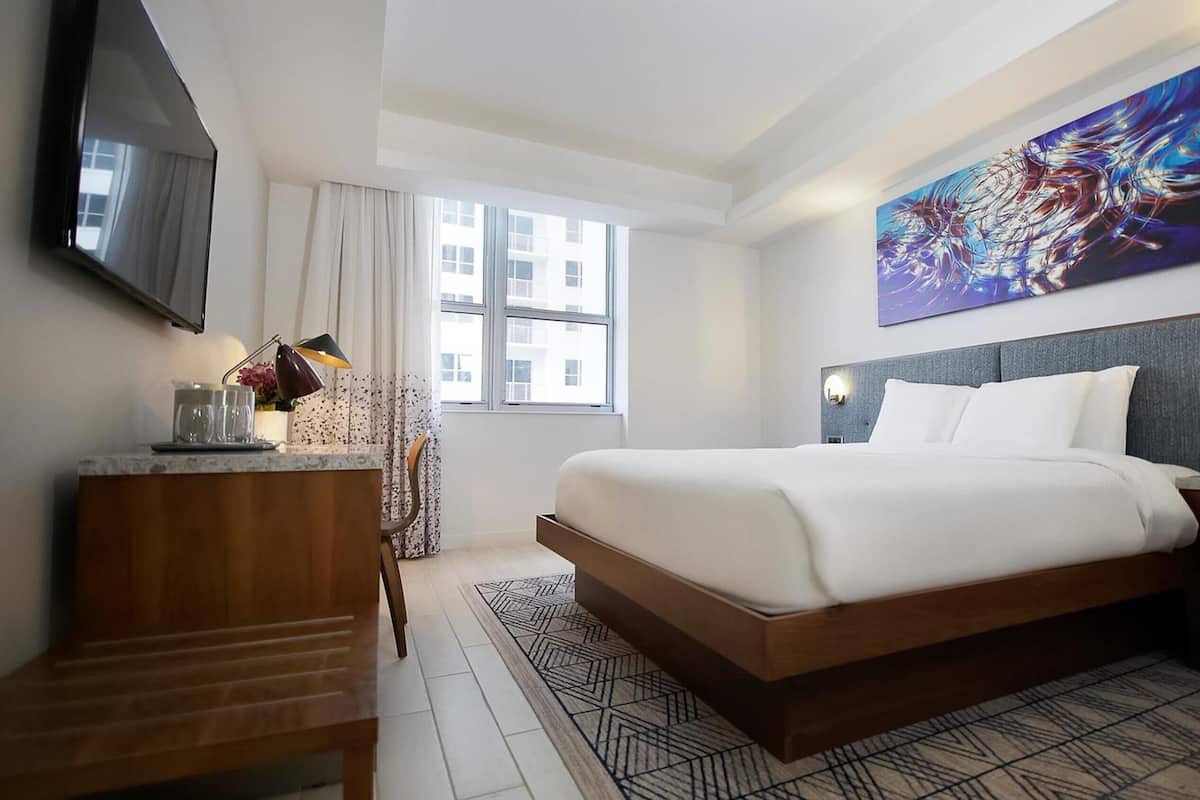 Standard Studio Suite, 1 King Bed, Non Smoking | Living area | 50-inch flat-screen TV with cable channels