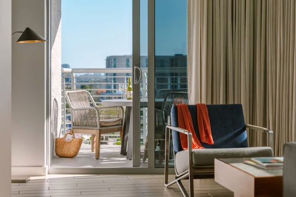 Balcony - CIRC Hotel By Hosteeva (Hollywood)