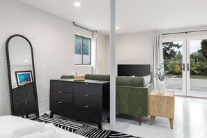 House - Brand New Studio in Carlsbad (Carlsbad)