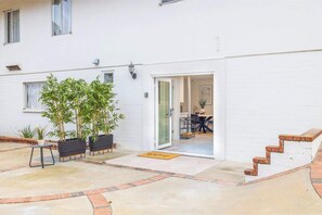 House - Brand New Studio in Carlsbad (Carlsbad)