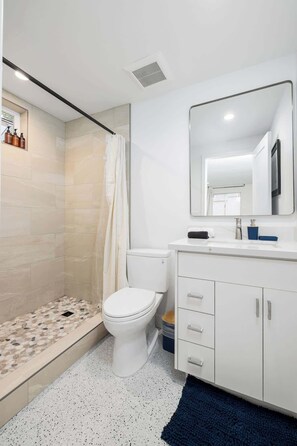 House - Brand New Studio in Carlsbad (Carlsbad)