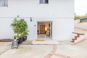 House - Brand New Studio in Carlsbad (Carlsbad)
