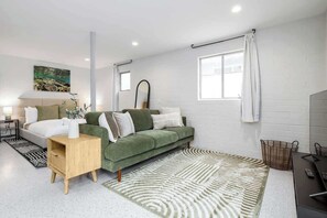 House - Brand New Studio in Carlsbad (Carlsbad)