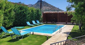 Casa, para fumadores | 5 habitaciones y internet 
