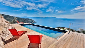 Villa | 4 bedrooms, Internet