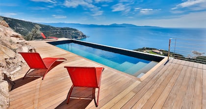 Luxurious Architect-designed Property Pool sea View