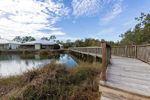Property grounds - Villa Rose- OBA Living! Location X3! Close To Wharf, Golf, Food, Fun! (Orange Beach)