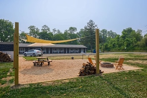 Outdoor dining - Boutique Motel in Strasburg (Ronks)