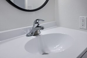 Bathroom - Boutique Motel in Akron (Akron)