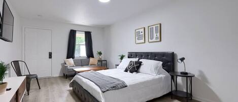 Desk, iron/ironing board, WiFi, bed sheets