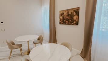 Café da manhã com buffet grátis todos os dias