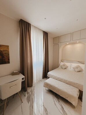 Luxury Double Room | Desk, laptop workspace, free WiFi - Mida Luxury Apartment (Naples)