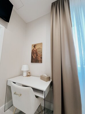 Luxury Double Room | Desk, laptop workspace, free WiFi - Mida Luxury Apartment (Naples)