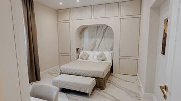 Quarto casal luxo | Escrivaninha, espaço de trabalho para notebook, Wi-Fi de cortesia