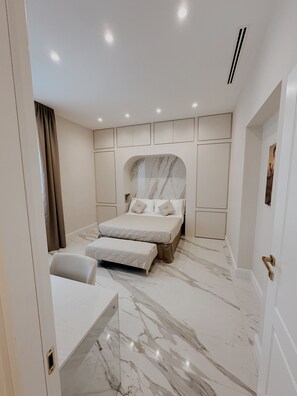 Deluxe Double Room | Desk, laptop workspace, free WiFi