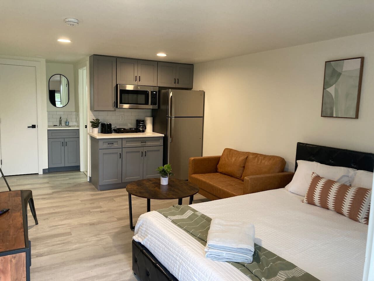 مكتب ومكواة/لوح كي وواي فاي