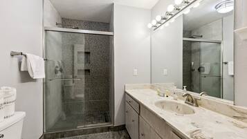House, 3 Bedrooms | Bathroom